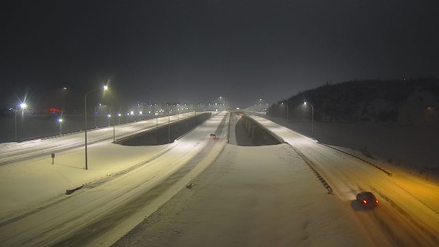 Traffic Cam Hwy 63: Memorial Bridge - North